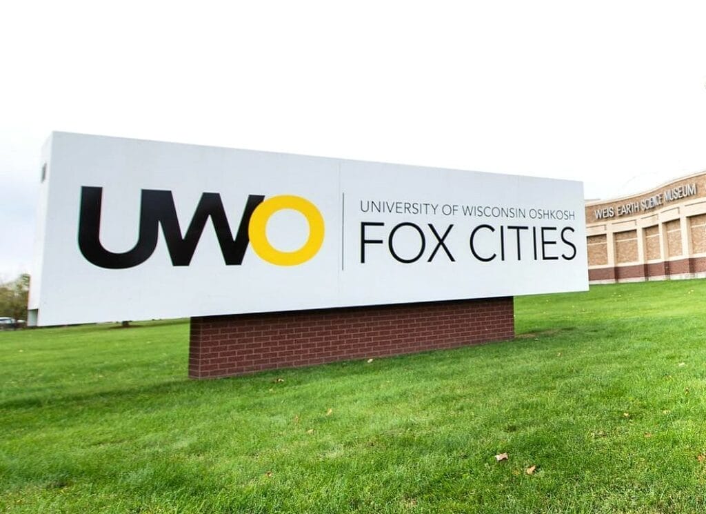 Sign on the campus of UW-Oshkosh at Fox Cities